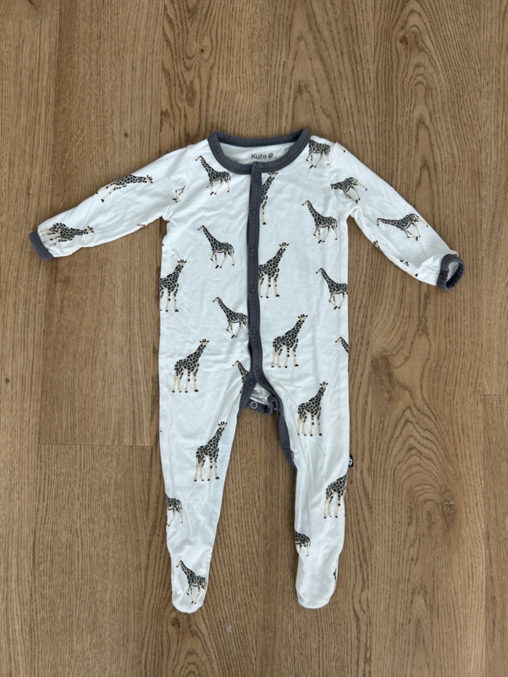 Kyte BABY White Footed One-Piece with Giraffe Print